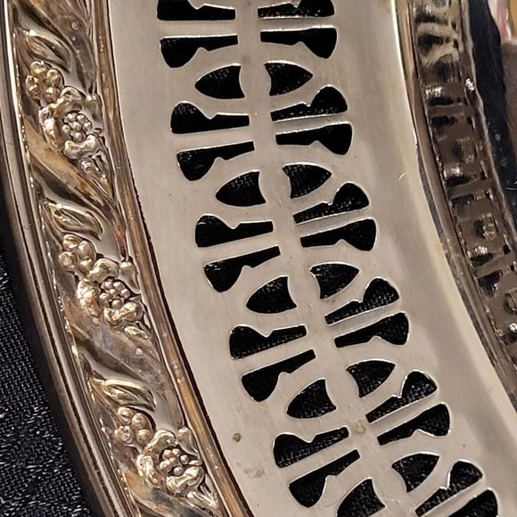 Vintage Wm Rogers & Son Spring Flowers 2011  Round Silverplate Pierced Tray EUC - Picture 7 of 9